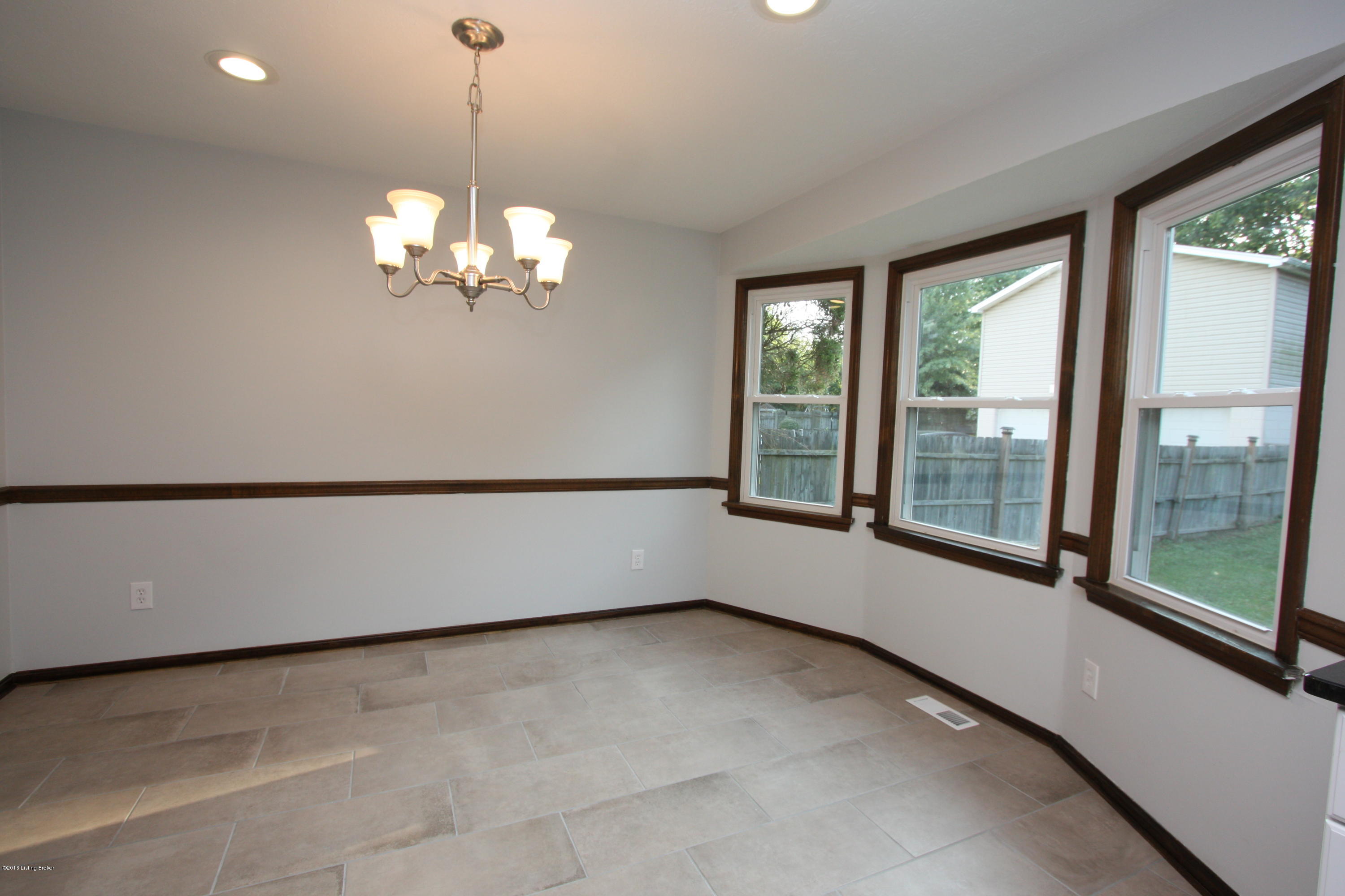 3712 Longview Road Jeffersontown, KY 40299 - Photo 5 of 35 kitchennook2