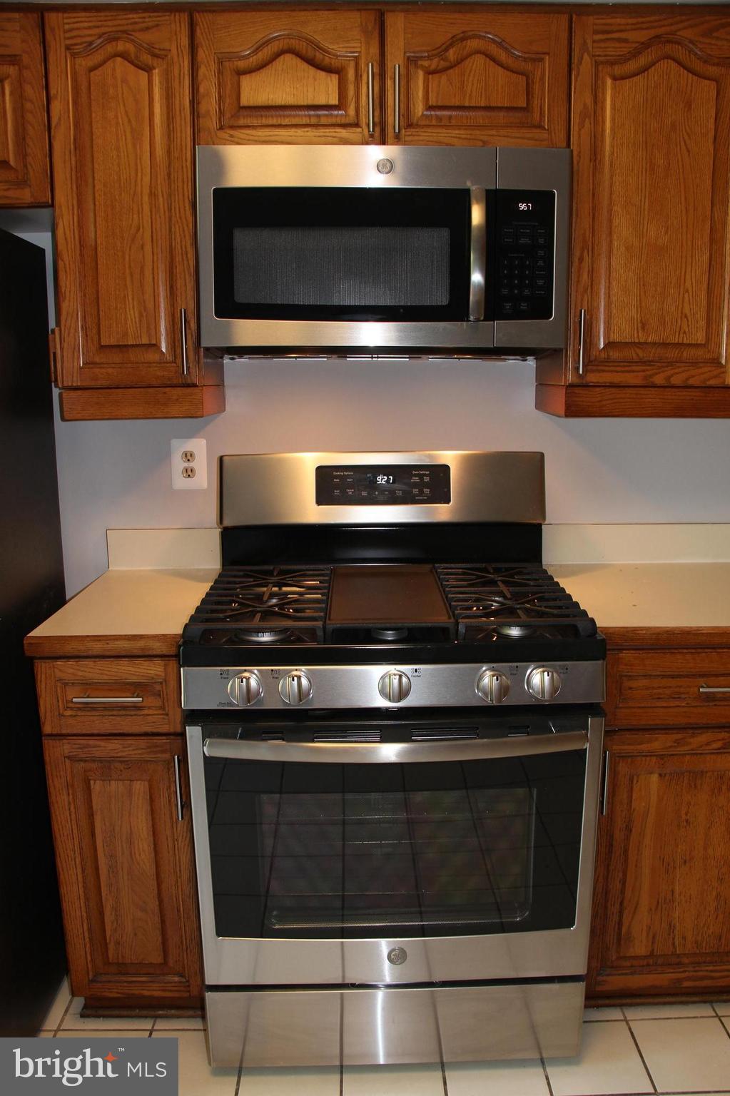 6526 Milva Lane Springfield, VA 22150 - Photo 12 of 30 High-End GE Appliances!