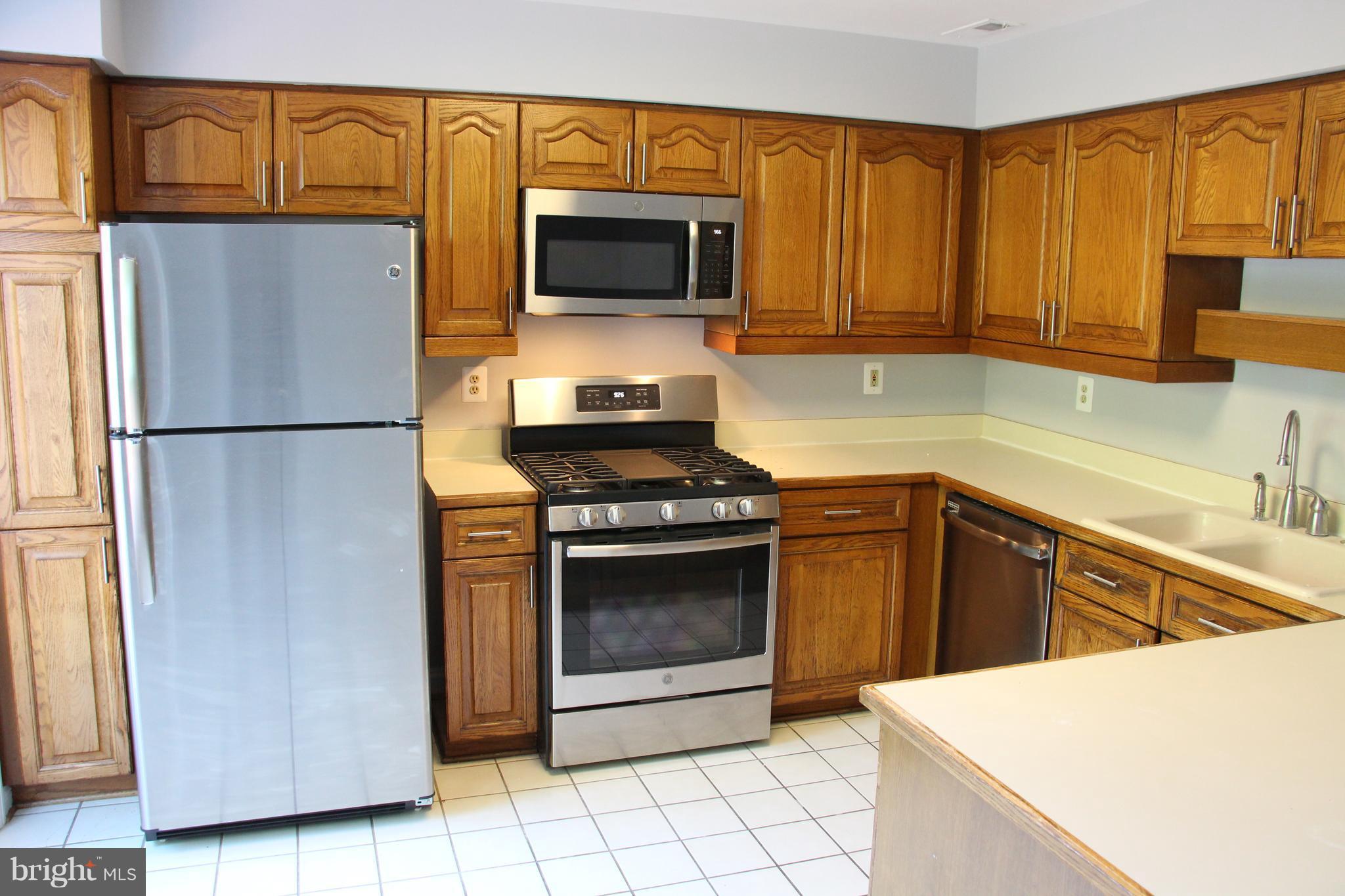 6526 Milva Lane Springfield, VA 22150 - Photo 9 of 30 All NEW SS Appliances Just installed!