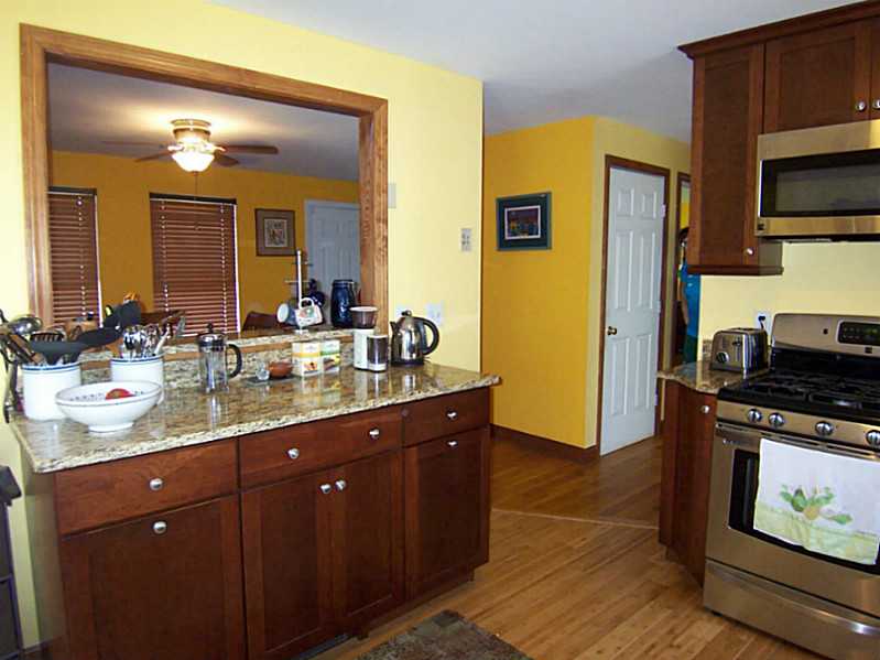 28 Cows Path Road Middletown, RI 02842 - Photo 9 of 21 Kitchen.