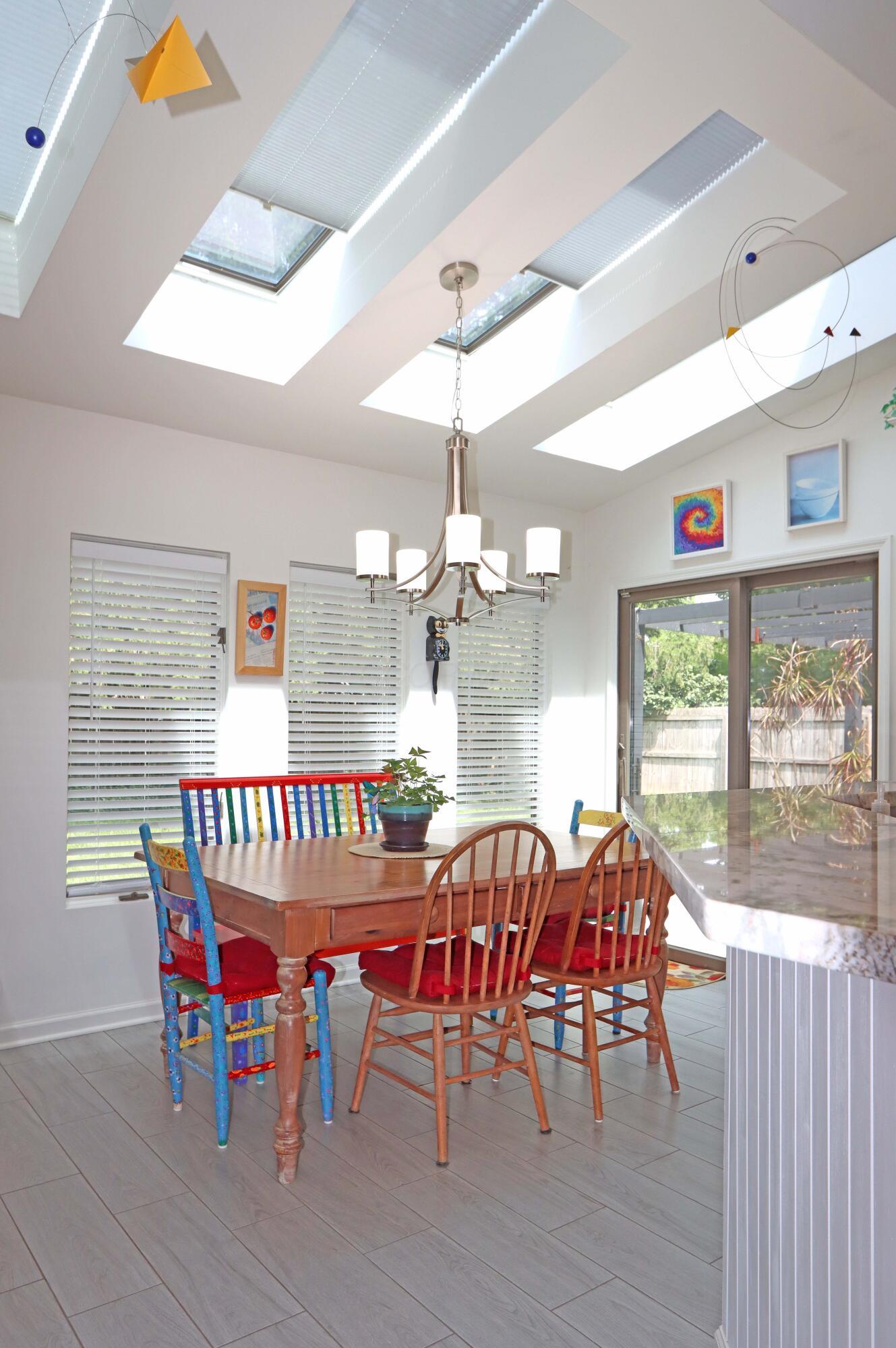 3969 Newhall Road Upper Arlington, OH 43220 - Photo 22 of 82 extended dinette opens into 4 season heated room
