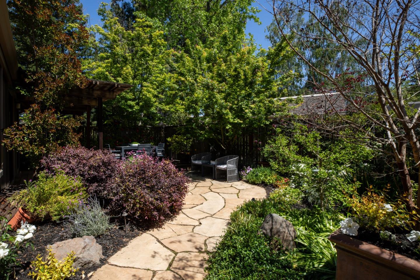 10 Farm Road Los Altos, CA 94024 - Photo 20 of 31 a view of yard