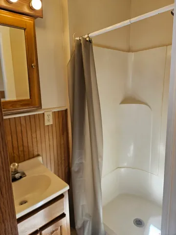 $1,100 | 31-35 Salisbury Avenue, Plainfield, CT 06354