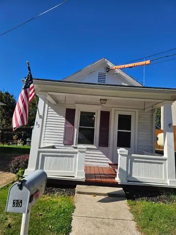 $1,100 | 31-35 Salisbury Avenue, Plainfield, CT 06354