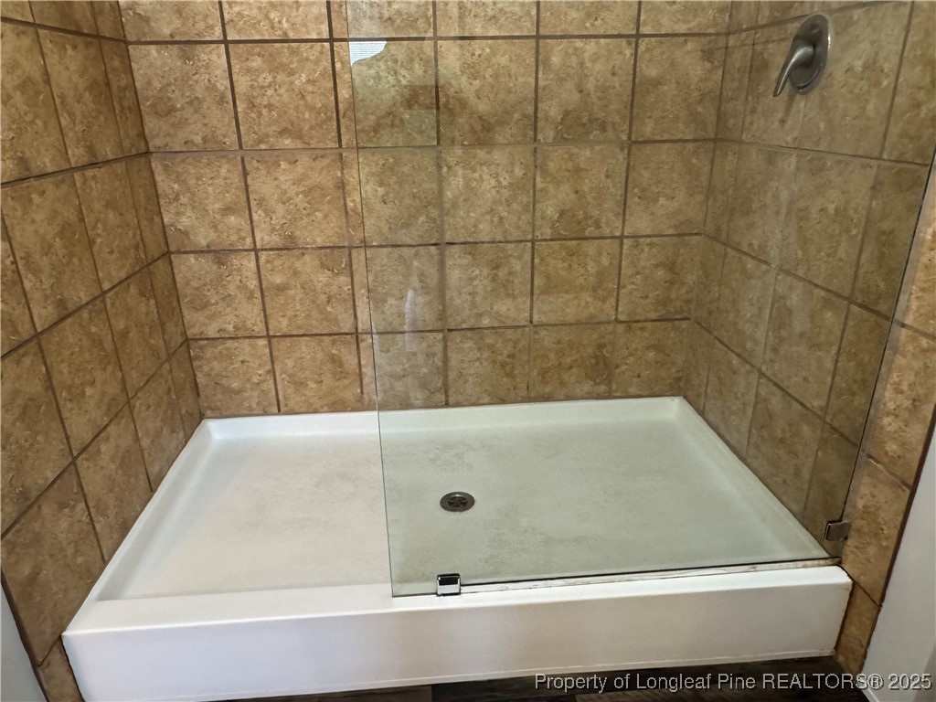 280 Cain Road St. Pauls, NC 28384 - Photo 18 of 23 a bathroom with a tub