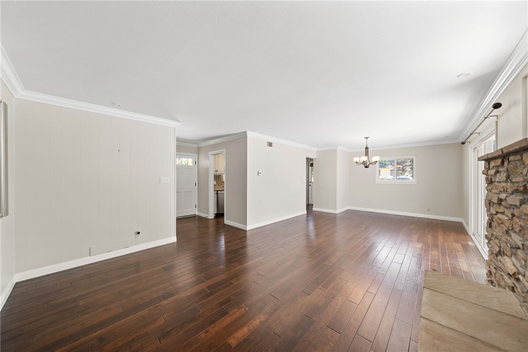 4432 Beverly Court Riverside, CA 92506 - Photo 12 of 32 LIVINGROOM