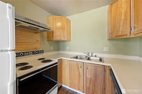 $195,995 | 1588 Naval Avenue, Unit 10, Bremerton, WA 98312