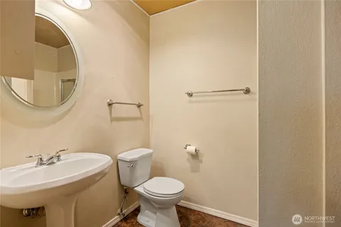 $195,995 | 1588 Naval Avenue, Unit 10, Bremerton, WA 98312