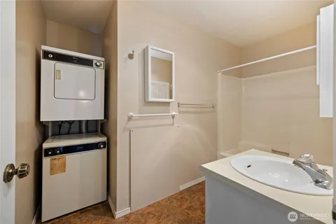 $195,995 | 1588 Naval Avenue, Unit 10, Bremerton, WA 98312