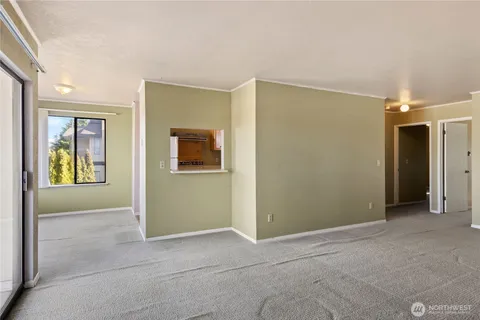 $195,995 | 1588 Naval Avenue, Unit 10, Bremerton, WA 98312