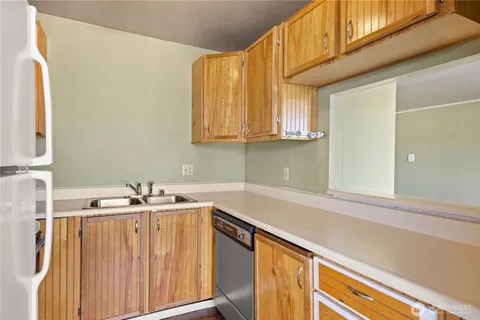 $195,995 | 1588 Naval Avenue, Unit 10, Bremerton, WA 98312