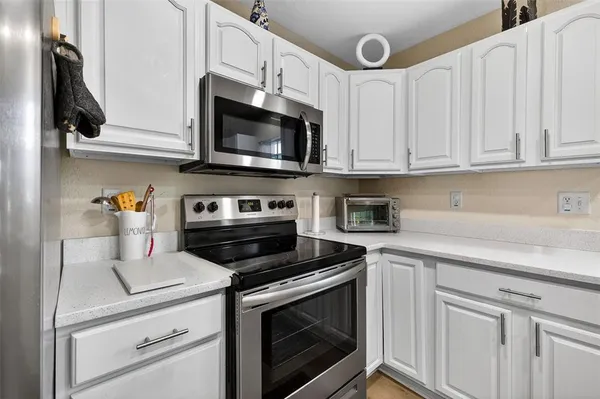 $3,500 | 2801 2nd Avenue South, St. Petersburg, FL 33712