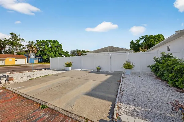 $3,500 | 2801 2nd Avenue South, St. Petersburg, FL 33712