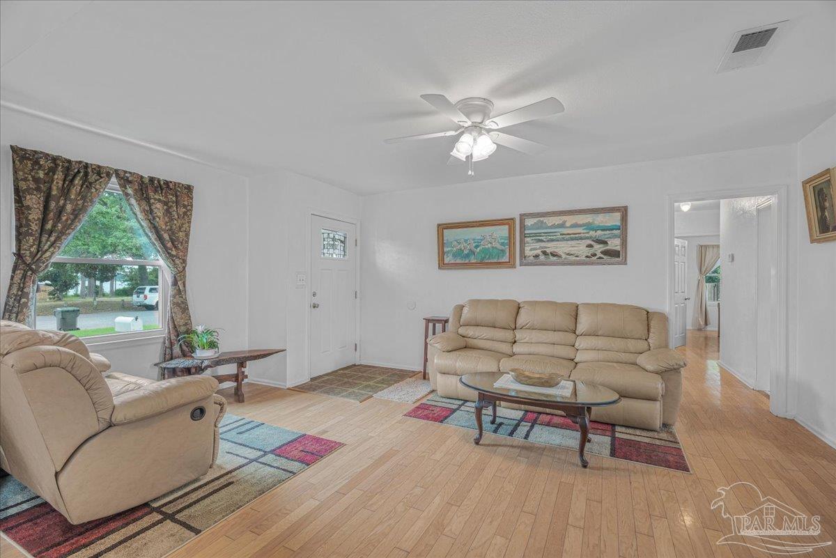 422 Gibbs Road Pensacola, FL 32507 - Photo 15 of 36
