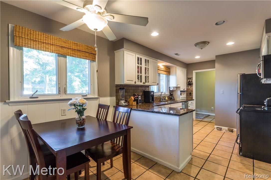 235 Montmorency Road Rochester, MI 48307 - Photo 4 of 24 235 Montmorency-3.jpg