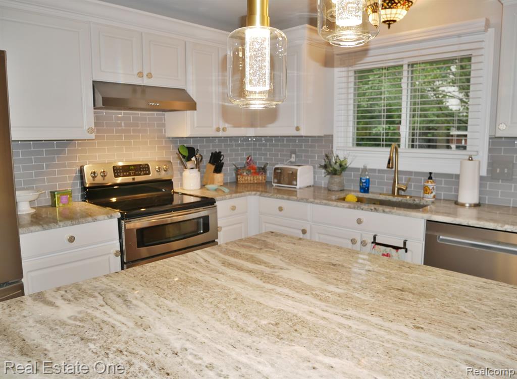 3328 Brompton Rochester Hills, MI 48309 - Photo 21 of 35