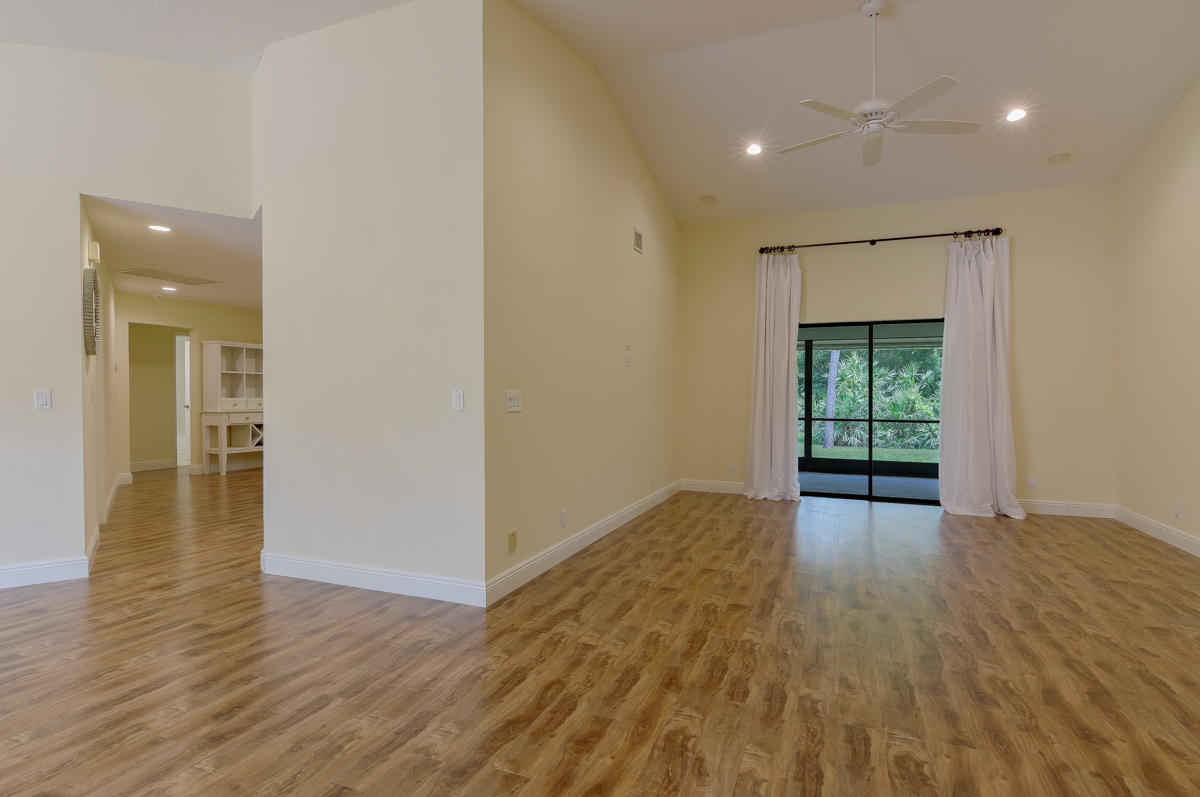 12225 154th Road North Jupiter, FL 33478 - Photo 13 of 39 Living Room