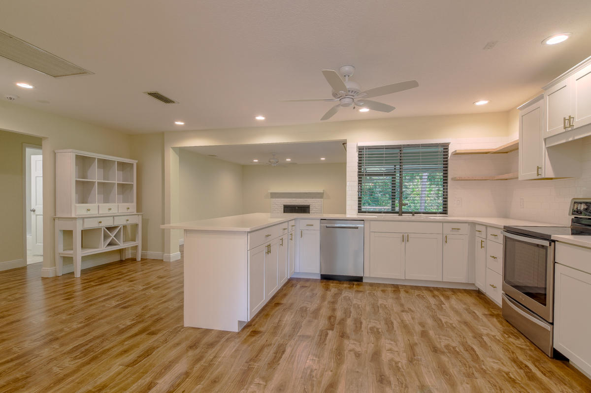 12225 154th Road North Jupiter, FL 33478 - Photo 15 of 39 Kitchen/Dining