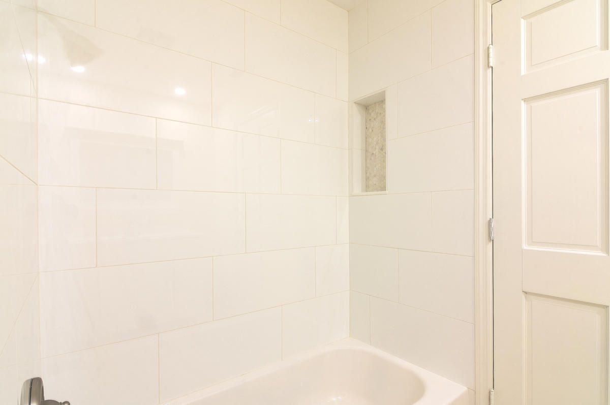 12225 154th Road North Jupiter, FL 33478 - Photo 27 of 39 2nd Bath Tub