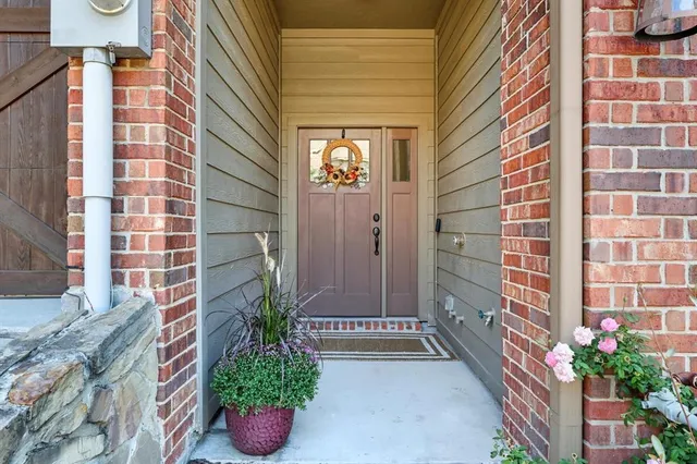 a view of entryway with a potted plant