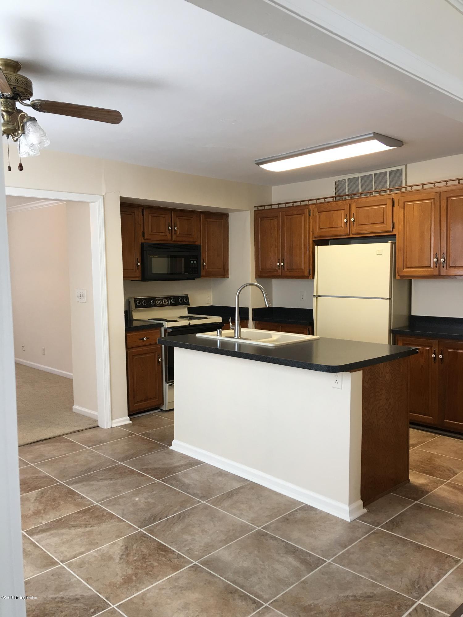 276 Moser Road Louisville, KY 40223 - Photo 6 of 26 IMG_2272