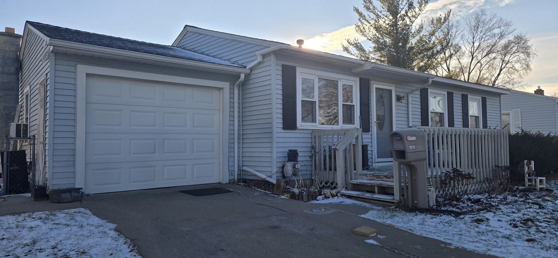 1910 34th Street Bay City, MI 48708 - Photo 2 of 26