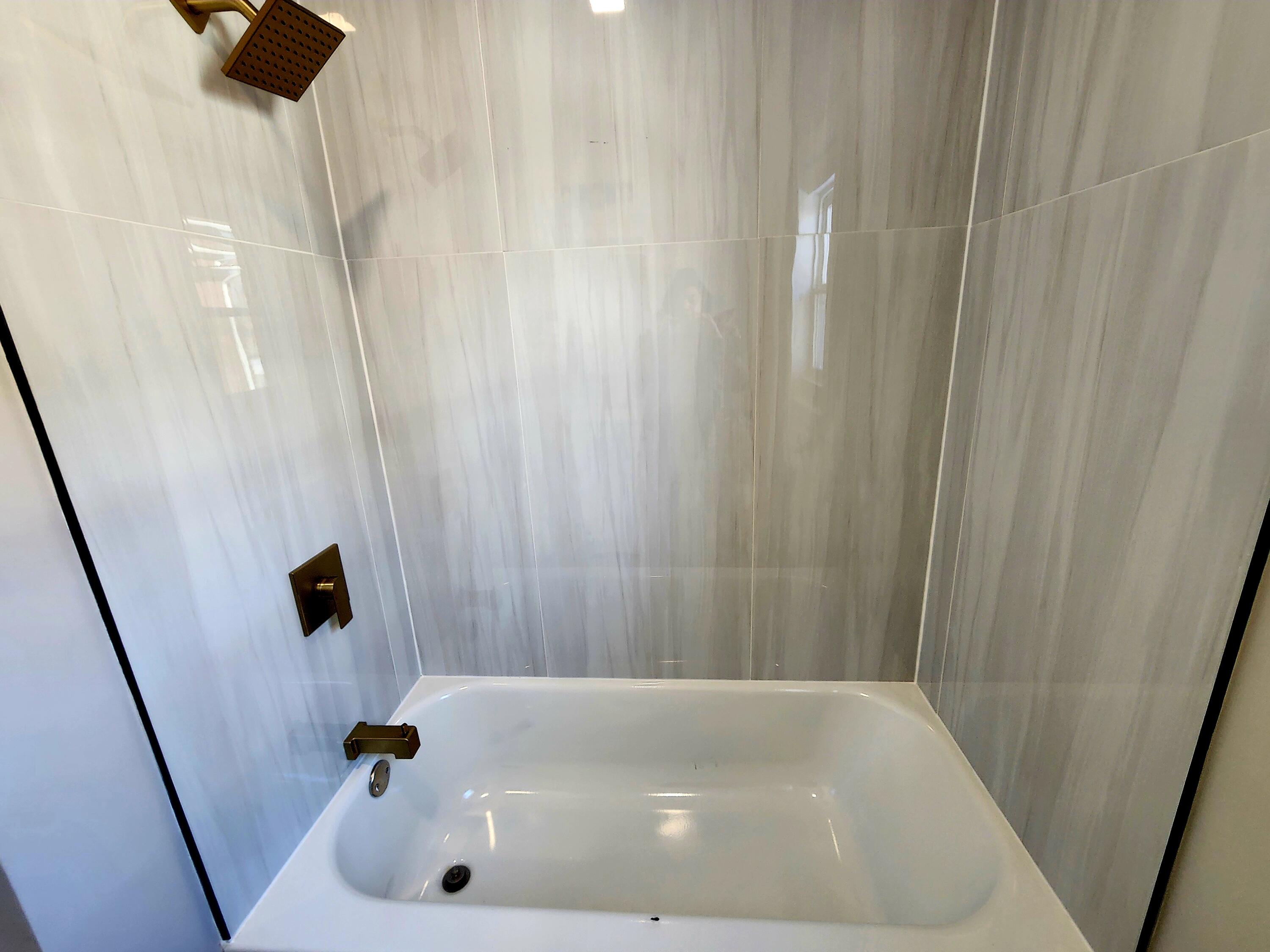 418 Taft Street Gary, IN 46404 - Photo 13 of 18 a bathroom with a tub