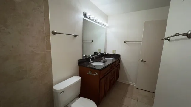 $230,000 | 850 South Lorraine Road, Unit 3L, Wheaton, IL 60189