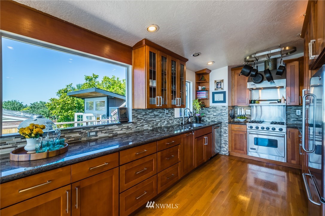 4014 Southwest Frontenac Street Seattle, WA 98136 - Photo 8 of 20