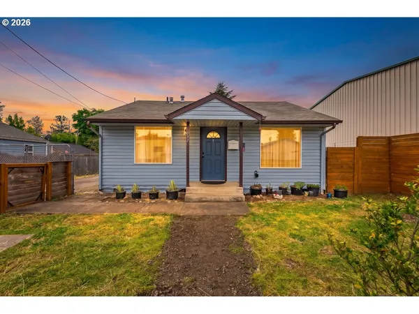 $319,900 | 717 20th Street Northeast, Salem, OR 97301