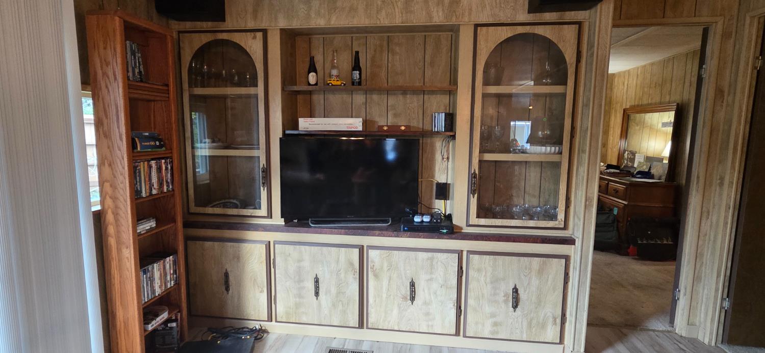 4800 Auburn Folsom Road, Unit 9 Loomis, CA 95650 - Photo 3 of 11 a close view of water heater room