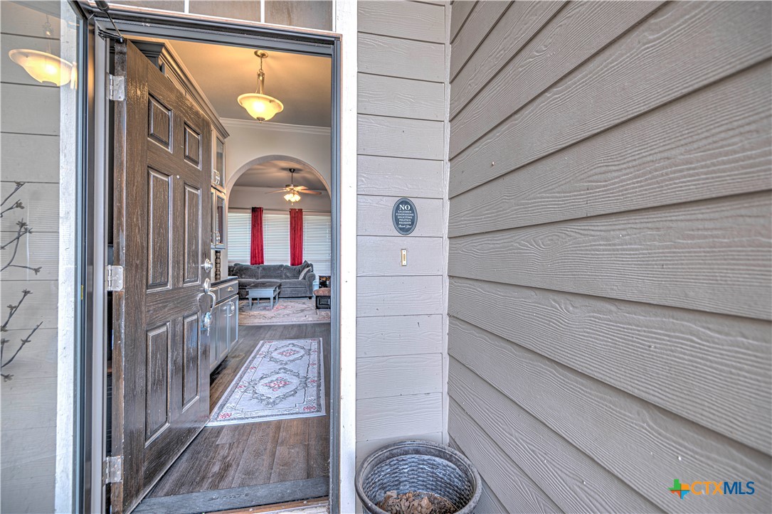 504 Coventry Drive Temple, TX 76502 - Photo 10 of 30 a view of hallway with livingroom