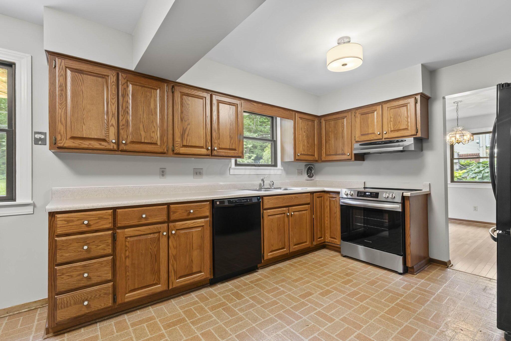 999 Birchmont Road Columbus, OH 43220 - Photo 17 of 53 Kitchen has a new cooktop/oven and light fixtures.