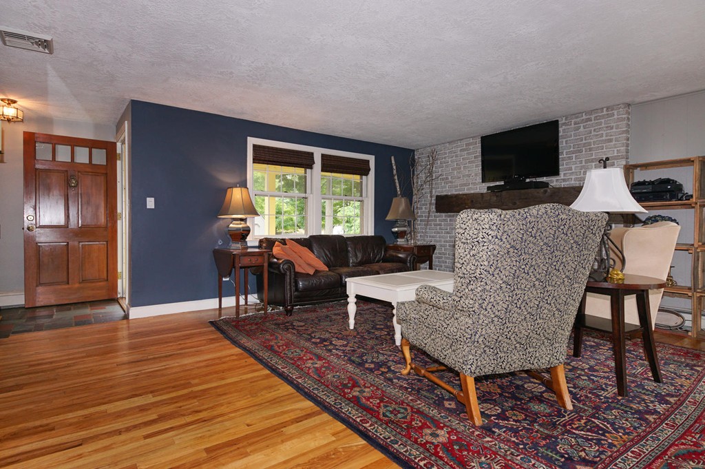 173 Salem End Road Framingham, MA 01702 - Photo 8 of 30 Gallery Image 8