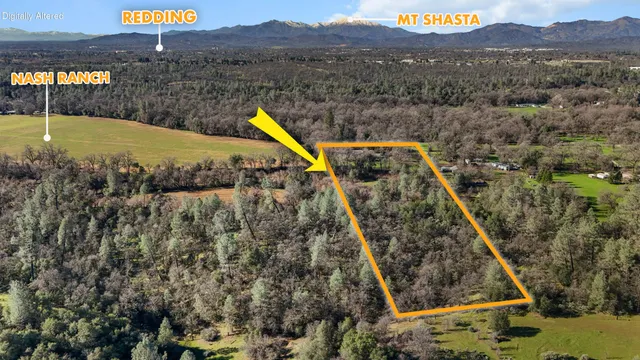 a view of house with a street