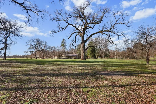 $682,000 | 11131 Sara Drive, Redding, CA 96003