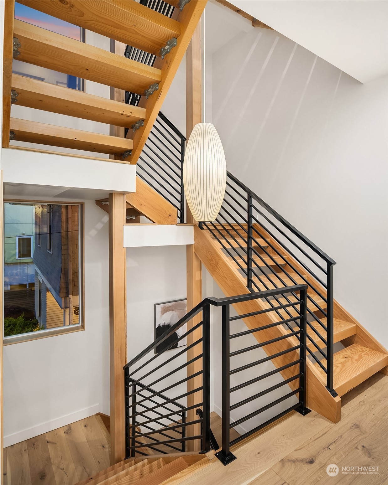911 14th Avenue, Unit A Seattle, WA 98122 - Photo 14 of 33 a view of entryway and hall