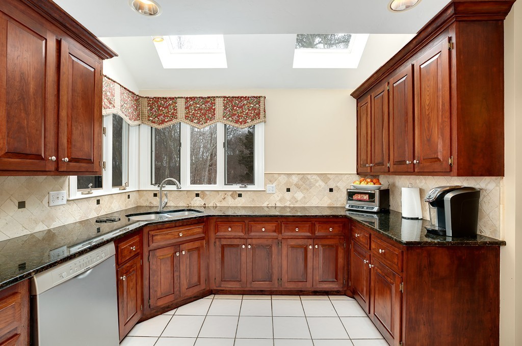 8 Jacob Amsden Road Westborough, MA 01581 - Photo 4 of 30 Gallery Image 4