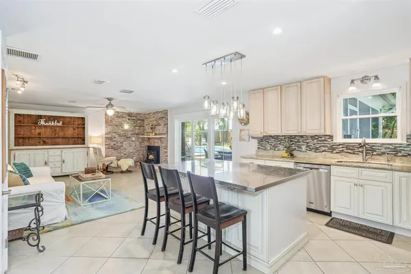 $715,000 | 424 Dracena Way, Gulf Breeze, FL 32561