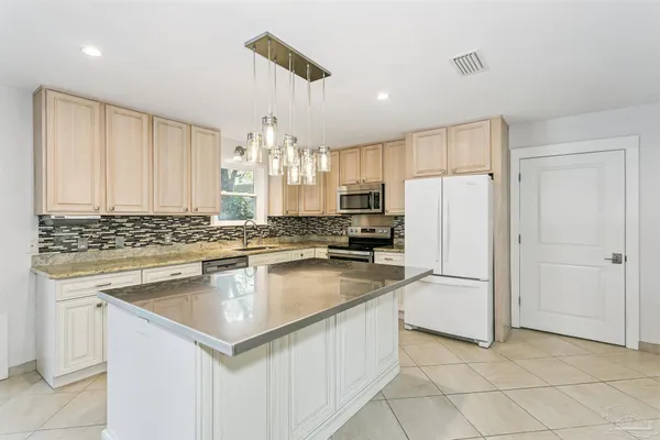 $715,000 | 424 Dracena Way, Gulf Breeze, FL 32561