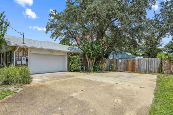 $715,000 | 424 Dracena Way, Gulf Breeze, FL 32561