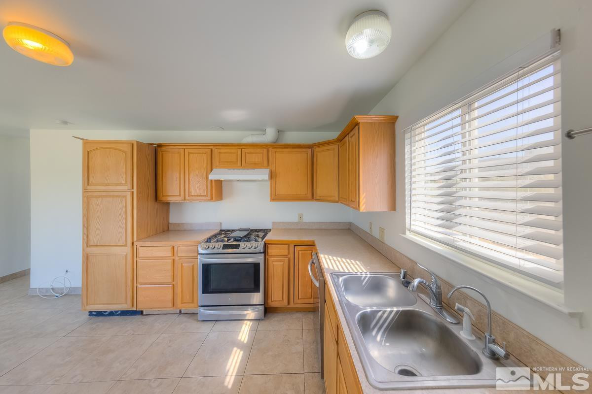 3504 Sun Cloud Circle Reno, NV 89506 - Photo 6 of 26 a kitchen that has a sink and a stove
