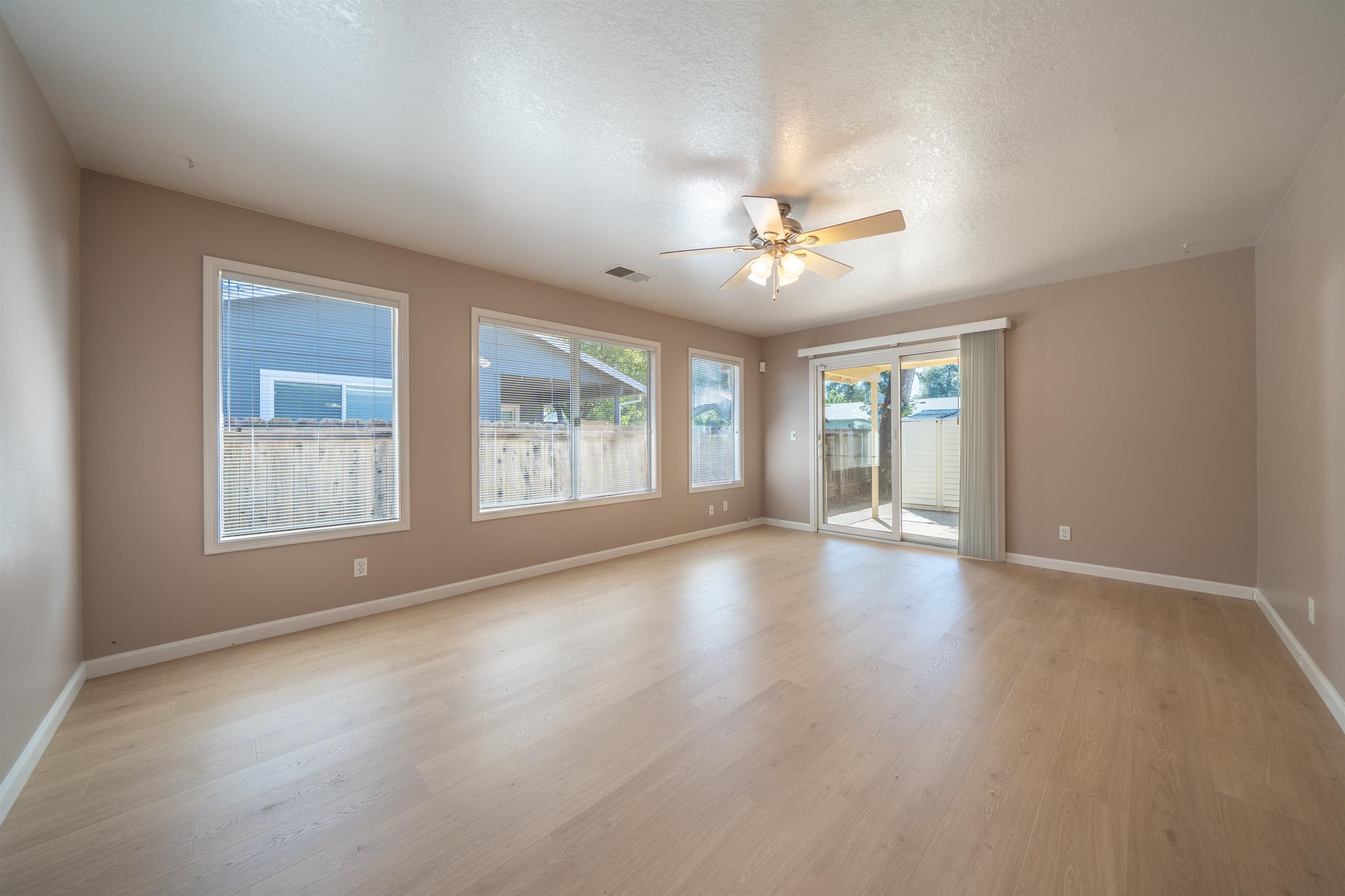1153 Ruthie Lane Redding, CA 96002 - Photo 7 of 19 Gallery Image 7