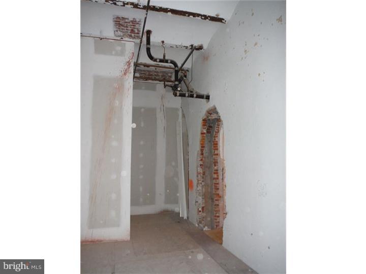 421 Chestnut Street, Unit 204 Philadelphia, PA 19106 - Photo 12 of 18
