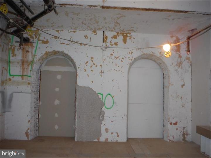 421 Chestnut Street, Unit 204 Philadelphia, PA 19106 - Photo 13 of 18