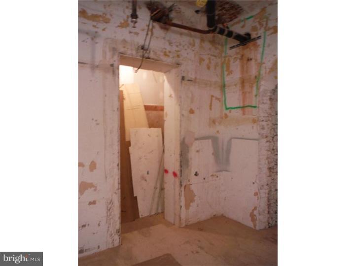 421 Chestnut Street, Unit 204 Philadelphia, PA 19106 - Photo 16 of 18