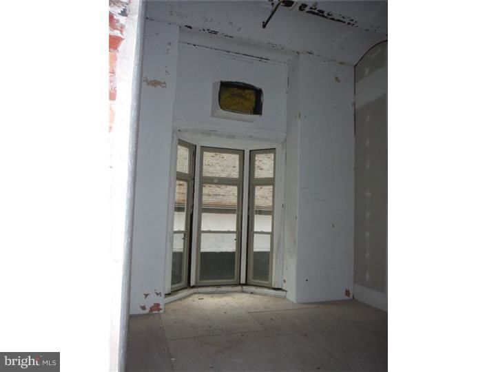 421 Chestnut Street, Unit 204 Philadelphia, PA 19106 - Photo 17 of 18