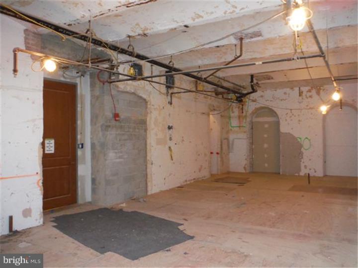 421 Chestnut Street, Unit 204 Philadelphia, PA 19106 - Photo 9 of 18