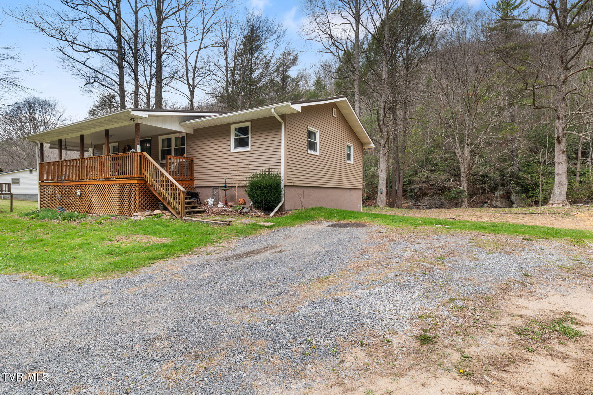23146 Taylor Valley Road Damascus, VA 24236 - Photo 10 of 31 9-web-or-mls-23146-taylors-valley-rd