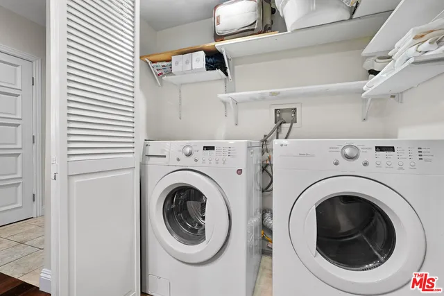 a view of entryway with washer and dryer